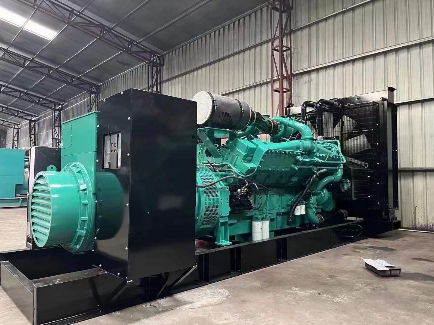 德宏如何降低 800kW 柴油发电机输出电流的波动？