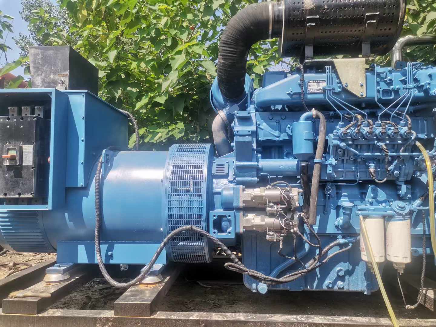 德宏详细说明降低 800kW 柴油发电机输出电流波动的方法